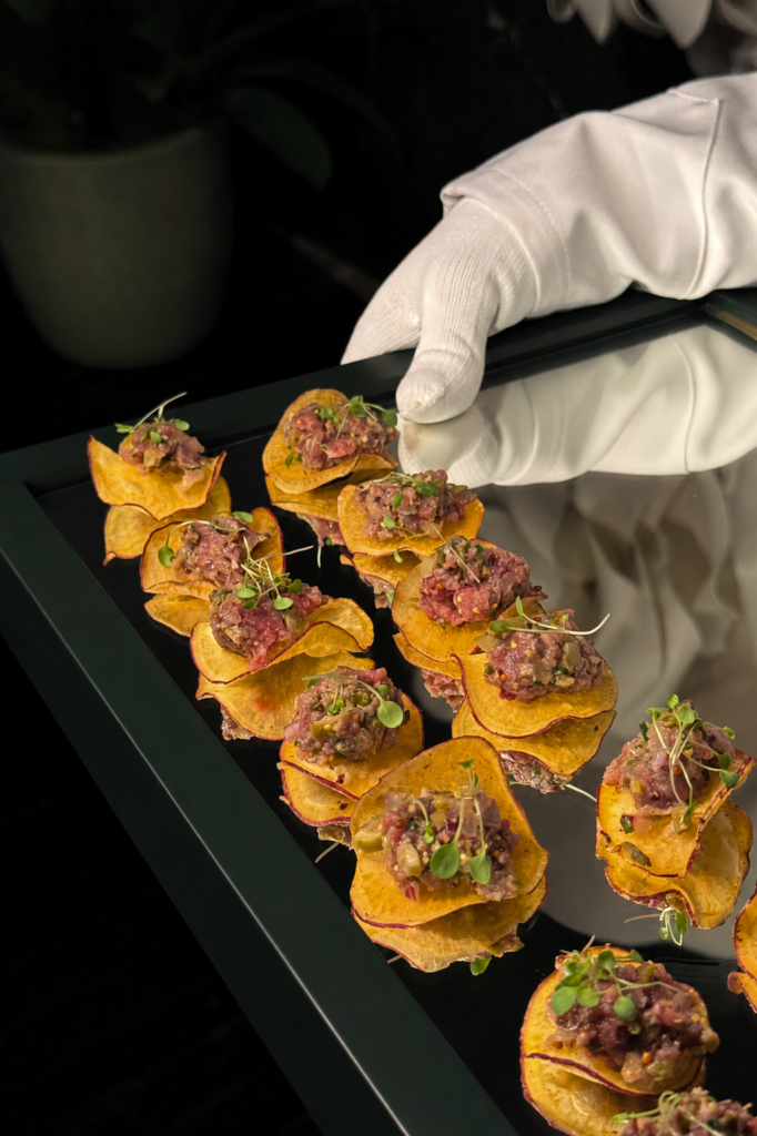 Steak Tartare com Chips de Batata Doce
